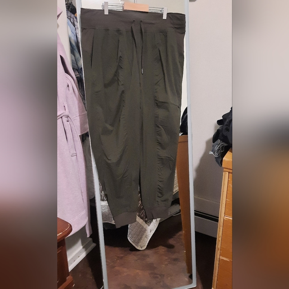 Lululemon dance studio joggers 29 inseam size 14